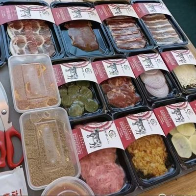 Full-Automatic Chain Vacuum Skin packaging Sealing Machine Plastic Food Tray Sealer DQ630AT-V High Quality Tray Sealer