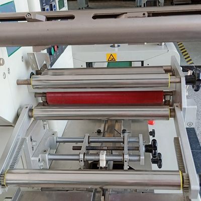 Pillow Type Multi Packing Machine Swiss Roll Cake / Soft Bread / Waffle
